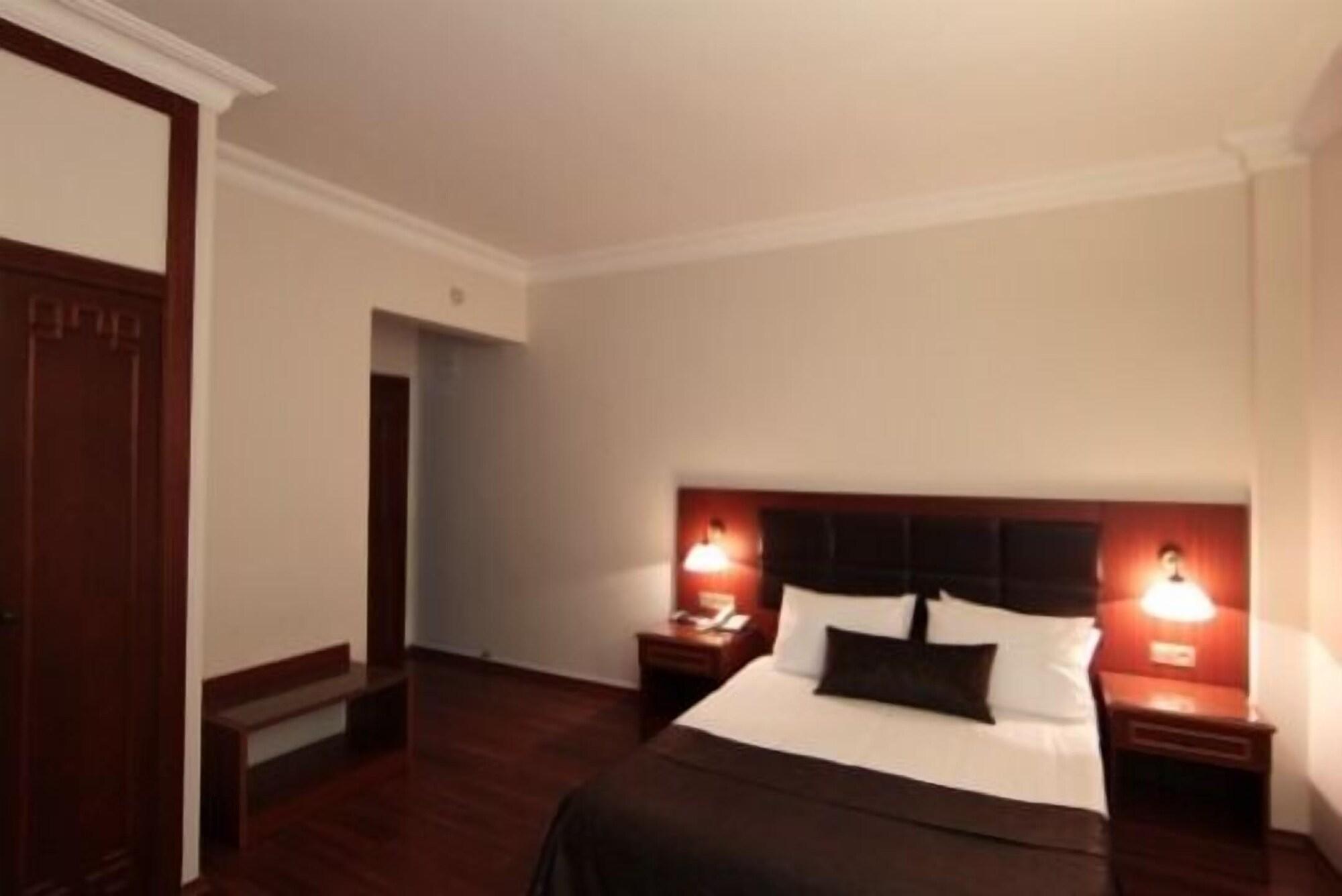 Vardar Palace Hotel - Special Category Истанбул Екстериор снимка