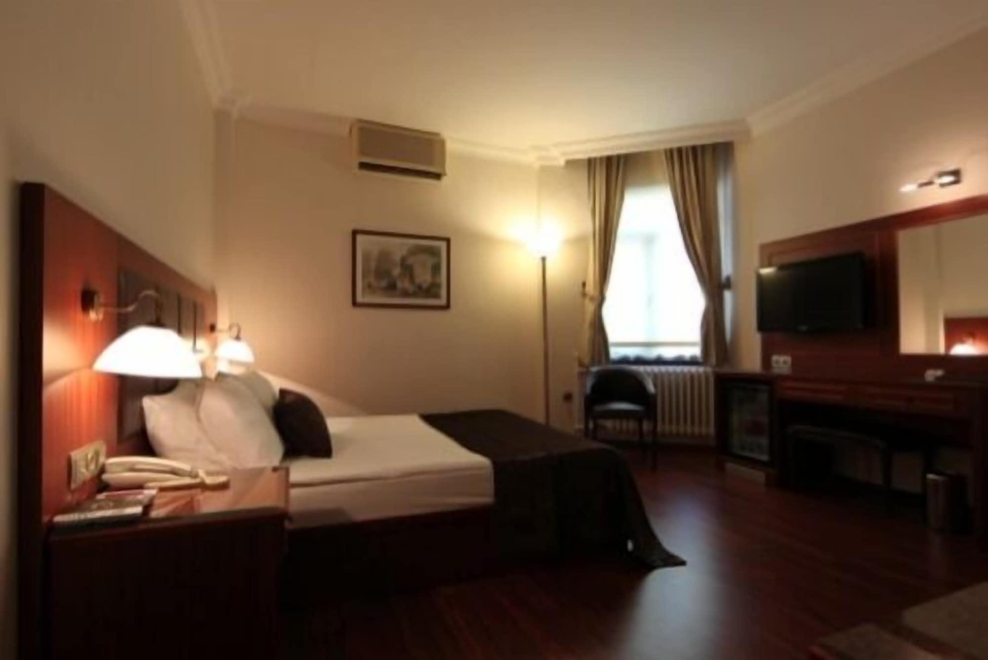 Vardar Palace Hotel - Special Category Истанбул Екстериор снимка