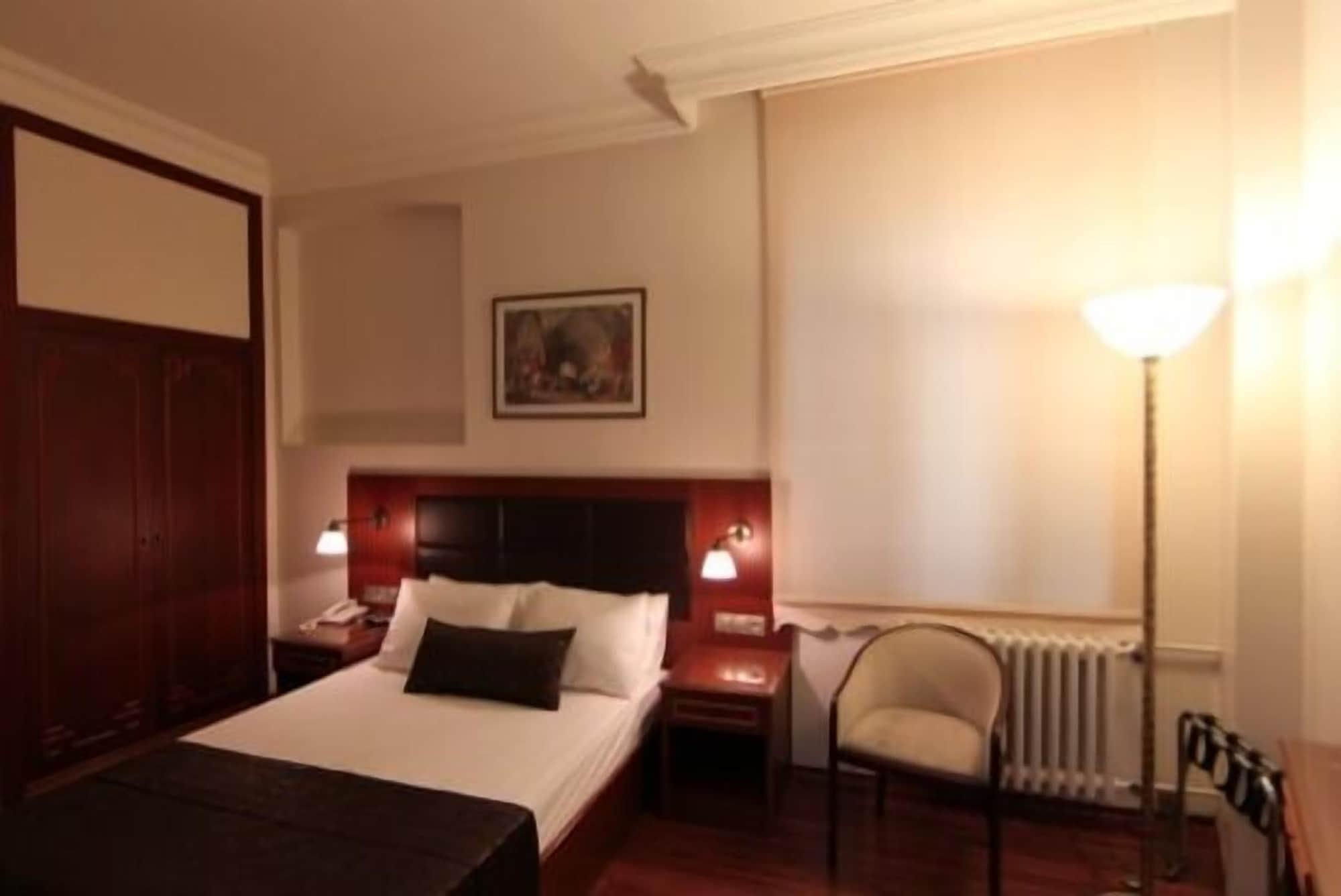 Vardar Palace Hotel - Special Category Истанбул Екстериор снимка