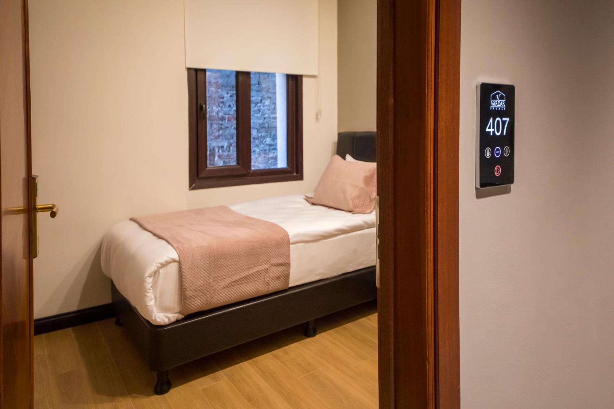 Vardar Palace Hotel - Special Category Истанбул Екстериор снимка