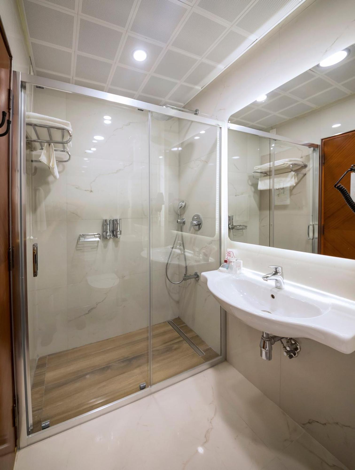 Vardar Palace Hotel - Special Category Истанбул Екстериор снимка